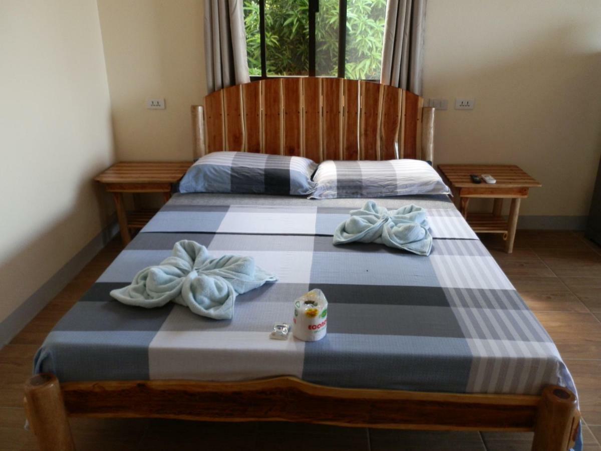 The Blue Pagong Aparthotel Puerto Galera Exterior photo
